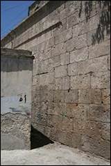 Une image contenant btiment, mur, pierre, matriau de construction

Description gnre automatiquement