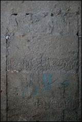 Une image contenant btiment, matriau de construction, graffiti, pierre

Description gnre automatiquement