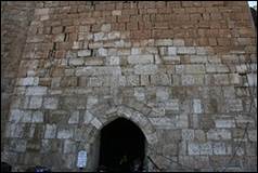 Une image contenant btiment, brique, plein air, Mur de pierre

Description gnre automatiquement