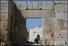 Une image contenant Ruines, plein air, ciel, Mur de pierre

Description gnre automatiquement